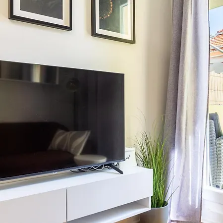 Point Apartment *
