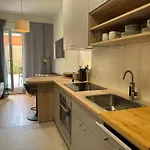 Point Apartment Split
